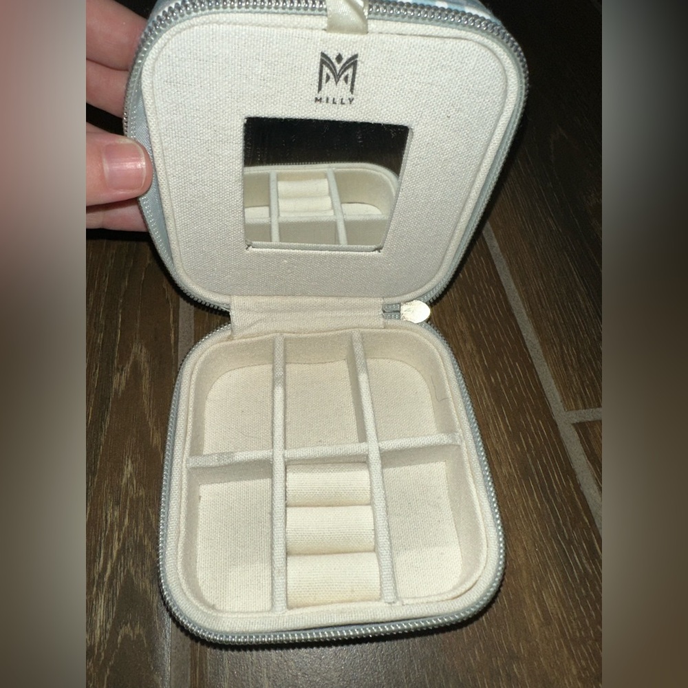 Travel jewelry organizer